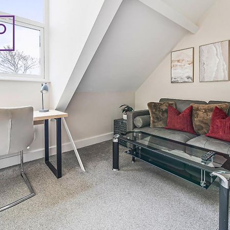 Newly Refurbished Everest Lodge Serviced Apartments For Contractors & Families, Free Wifi & Netflix By Redwood Stays Farnborough  Exterior foto