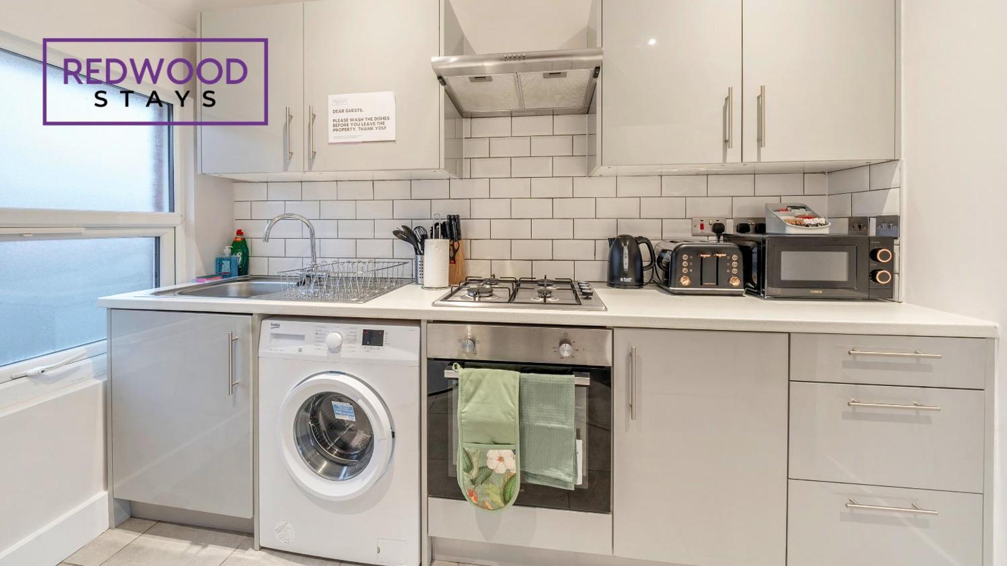 Newly Refurbished Everest Lodge Serviced Apartments For Contractors & Families, Free Wifi & Netflix By Redwood Stays Farnborough  Exterior foto