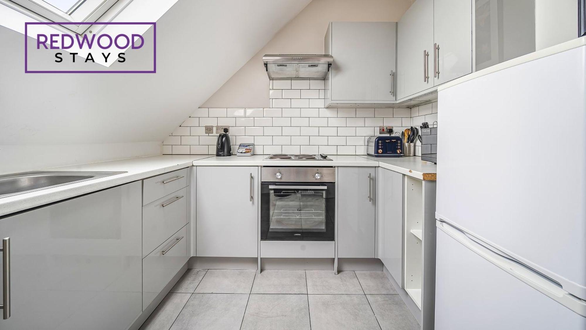 Newly Refurbished Everest Lodge Serviced Apartments For Contractors & Families, Free Wifi & Netflix By Redwood Stays Farnborough  Exterior foto
