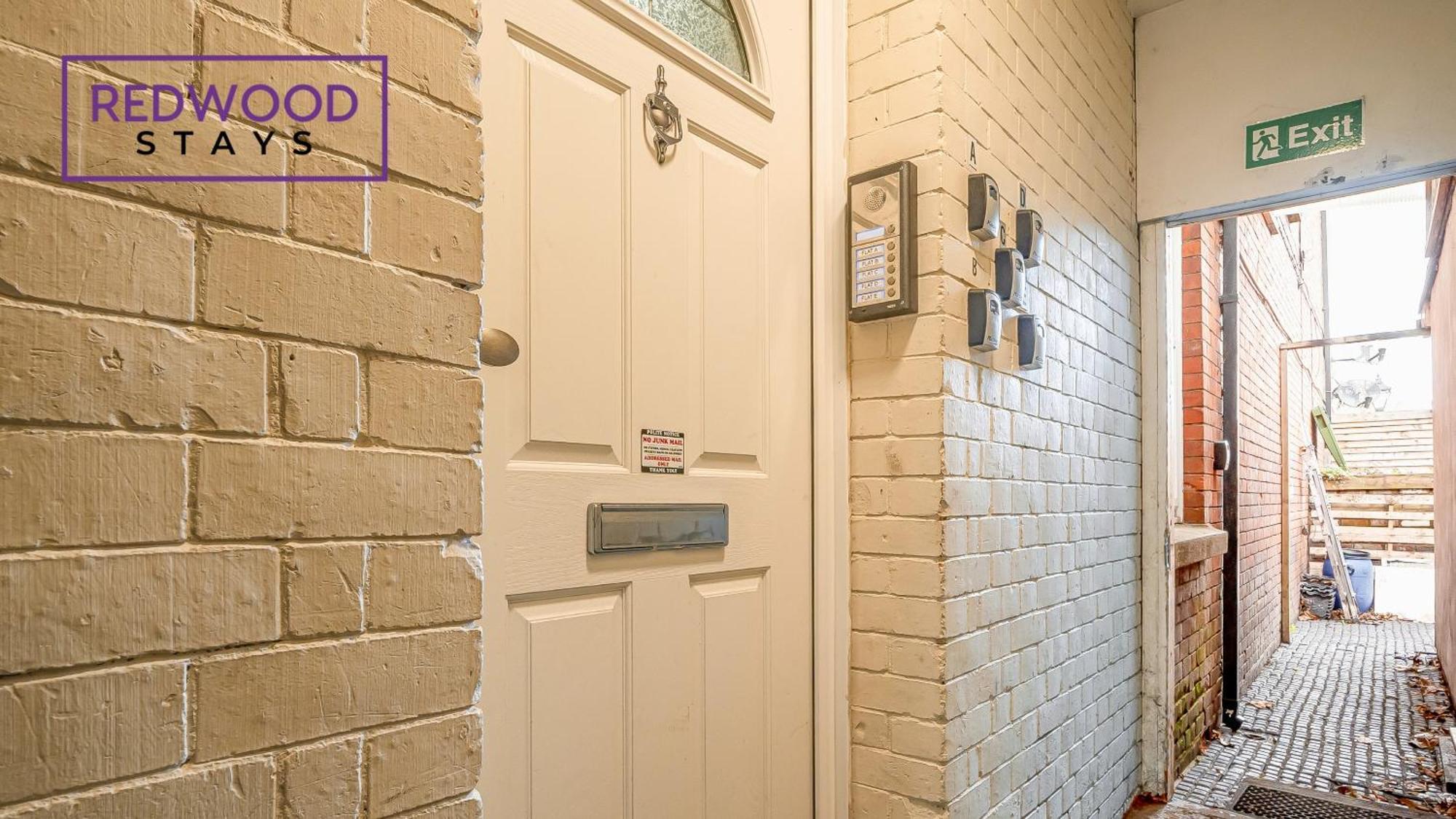 Newly Refurbished Everest Lodge Serviced Apartments For Contractors & Families, Free Wifi & Netflix By Redwood Stays Farnborough  Exterior foto