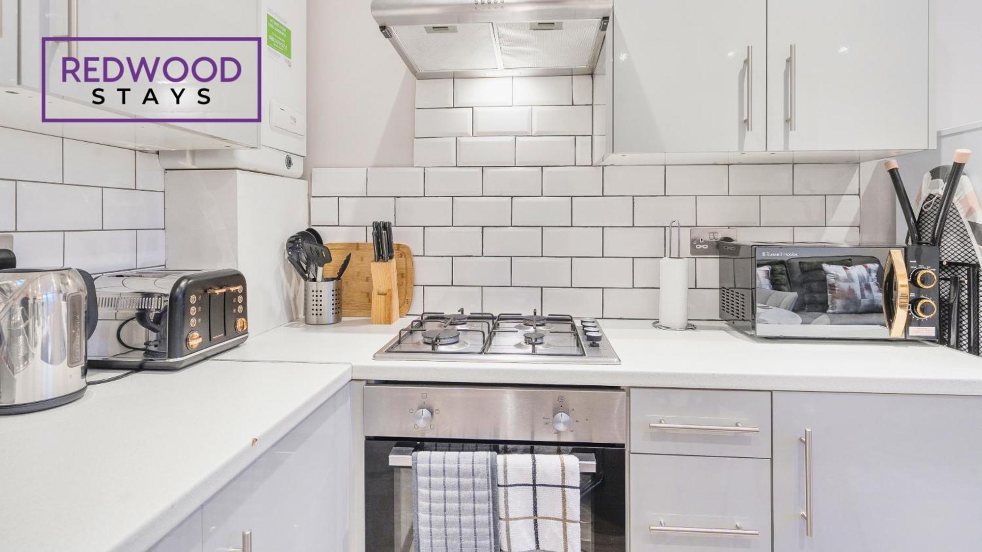 Newly Refurbished Everest Lodge Serviced Apartments For Contractors & Families, Free Wifi & Netflix By Redwood Stays Farnborough  Exterior foto